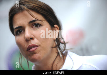 HSBC präsentiert Wimbledon 2009 am Rockefeller Center als ehemalige Tennis greats Jennifer Capriati und Jim Courier Gesicht weg in eine Tennis live Ausstellung Förderung einer weeklong Feier von Wimbledon. New York City. Juni 22, 2009. Credit: Dennis Van Tine/MediaPunch Stockfoto