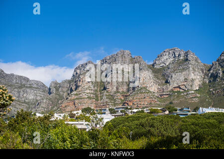 Häuser unter den Tafelberg in Kapstadt, Südafrika Stockfoto