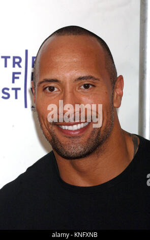 Dwayne Johnson bei der Premiere von "Racing Dreams" während des Tribeca Film Festival 2009 in der SVA Theater in New York City. April 25, 2009. Credit: Dennis Van Tine/MediaPunch Stockfoto