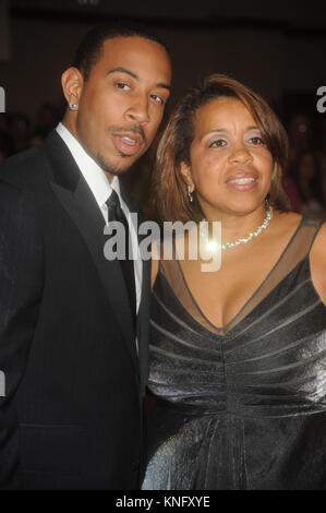 Chris Bridges aka Ludacris mit Mutter Roberta Schilde an den 2009 White House Korrespondenten Abendessen im Washington Hilton in Washington, DC. Mai 9, 2009: Dennis Van Tine/MediaPunch Stockfoto