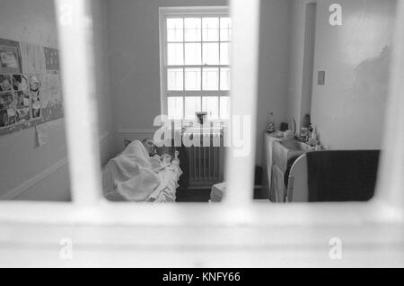 Gefangenen in seiner Zelle, HMP Winchester, Winchester, Hampshire, Vereinigtes Königreich. 10. Mai 2001. Stockfoto