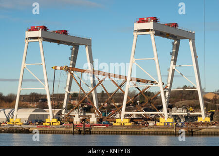 Offshore Wind Turbine Unterstützung bei Smulders Hadrian Hof auf der Tyne, Wallsend, North East England gebaut, Großbritannien Stockfoto