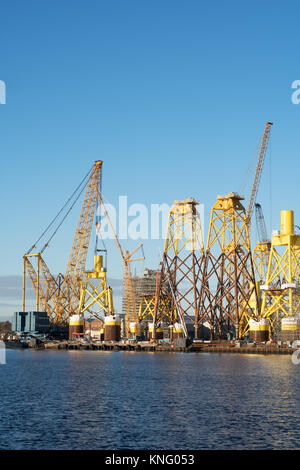 Offshore Wind Turbine unterstützt bei Smulders Hadrian Hof auf der Tyne, Wallsend, North East England, Großbritannien Stockfoto