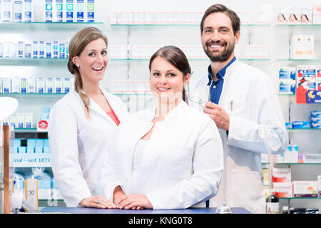 Team von Apotheker in der Apotheke Stockfoto