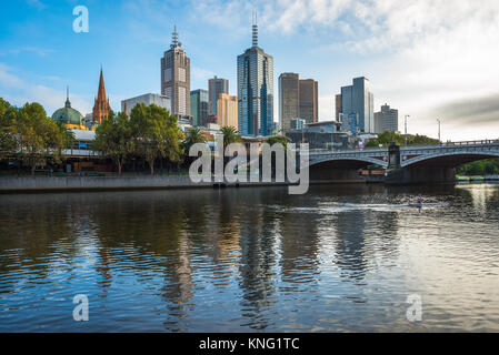 Fürsten Brücke über den Fluss Yarra, Stadtzentrum von Melbourne, Victoria, Australien. Stockfoto