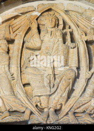 DETAIL DER STEINBILDHAUEREI IN ein TYMPANON um die PRIOREN TÜR EINGANG, Ely Cathedral, Ely, Cambridgeshire Stockfoto