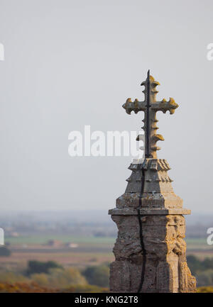 AUSSENBILD ODER KREUZ, AUFGENOMMEN VOM DACH DES NORDQUERSCHNITTES WÄHREND DES FUSSWEGS ZUM LATERNEN EINGANG, ELY CATHEDRAL, ELY, CAMBRIDGESHIRE Stockfoto