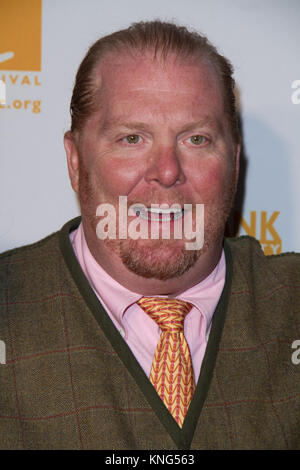 Küchenchef Mario Batali besucht die 2011 BAM Theater Gala an der Brooklyn Academy of Music am 10. März 2011 in New York City. Stockfoto