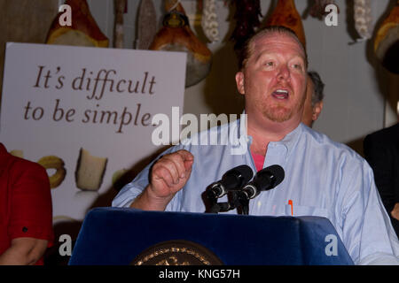 Küchenchef Mario Batali nimmt an der Eröffnung der Eataly am 31. August 2010 in New York City. Stockfoto