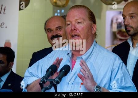 Küchenchef Mario Batali nimmt an der Eröffnung der Eataly am 31. August 2010 in New York City. Stockfoto