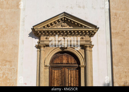 Eintritt in die Kirche von Santa Maria in Colle (Chiesa di Santa Maria in Colle), Montebelluna, Provinz Treviso, Italien Stockfoto