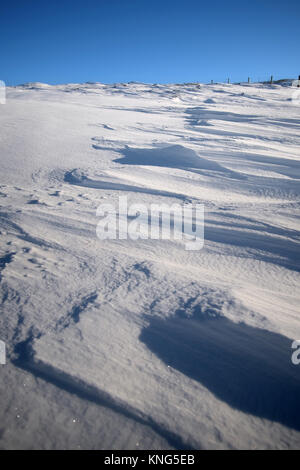 Windswept Schnee in den Cambrian Mountains Stockfoto