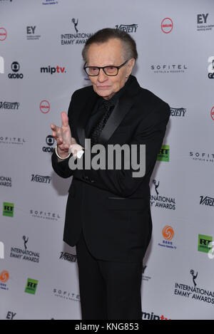 Larry King nimmt den 45. Internationalen Emmy Awards in New York Hilton am 20. November 2017 in New York City. Stockfoto