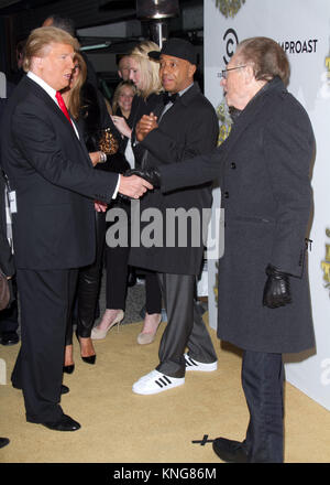 Donald Trump, Russell Simmons und Larry King nehmen an der Comedy Central Roast von Donald Trump im Hammerstein Ballroom am 9. März 2011 in New York Stockfoto