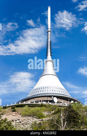 Berg Jested und Sender in der Nähe von Liberec, Erzgebirge, Tschechien. 1973 Bauen, rotational Hyperboloid, vom Architekten Karel Hubacek, viele desi Stockfoto