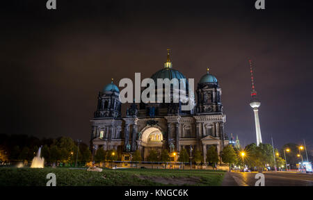 Berliner Dom bei Nacht, in Berlin. Deutschland. Stockfoto