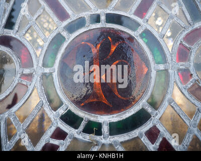 Initialen IN GLASFENSTER IN DER Laterne, die Kathedrale von Ely, Cambridgeshire Stockfoto