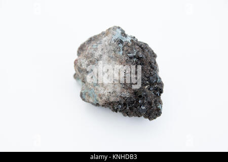 Extreme Nahaufnahme von andradit Mineral isoliert auf weißem Hintergrund Stockfoto