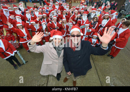 Natasha Kaplinsky in einem Santa hat Am Bevern Vertrauen Santa Run in Lewes, East Sussex. 2017 Stockfoto