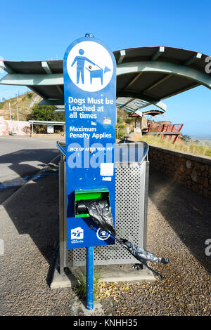 Dog Bag Spender und Warnschilder, Australien Stockfoto