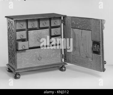 Schrank, amerikanisch, 1679, Roteiche, weiße Kiefer, Schwarze Walnuss, rote Zedern, Ahorn Stockfoto