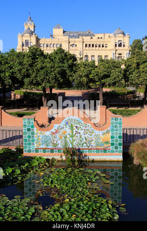 Das Rathaus von Malaga (1919) und die Pedro Luis Alonso Gärten in Malaga, Spanien Stockfoto