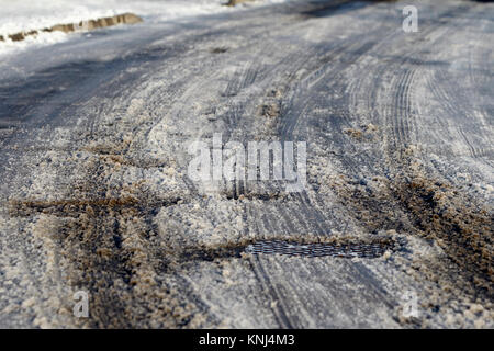 Spuren im Schnee, Glatteis unter newtownabbey Nordirland uk Stockfoto