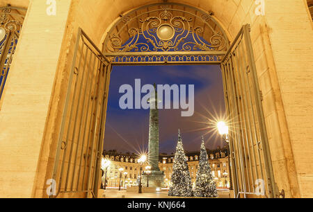 Die Place Vendome bei Nacht, Paris, Frankreich. Stockfoto