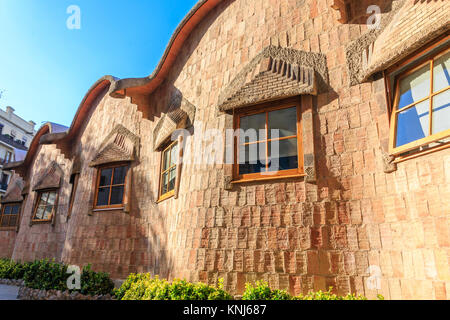 Windows in geschwungene Wände auf Stone Cottage Stockfoto