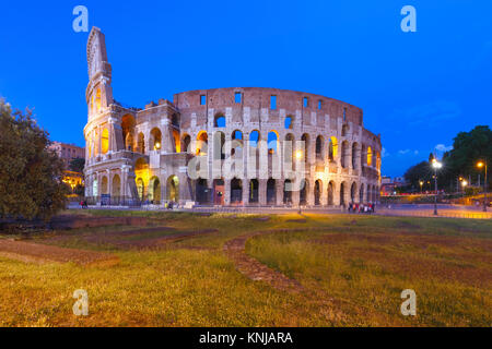 Kolosseum oder Kolosseum bei Nacht, Rom, Italien. Stockfoto