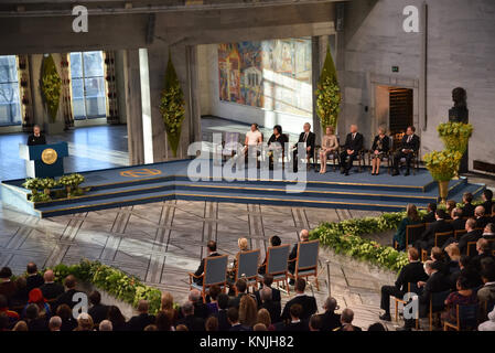 Oslo, Norwegen. 10 Dez, 2017. Der Nobelpreis für den Frieden 2017 wird vergeben die internationale Kampagne im Rathaus in Oslo Norwegen zu ICAN zu Atomwaffen abschaffen (ICAN). Credit: C) ImagesLive/ZUMA Draht/Alamy leben Nachrichten Stockfoto