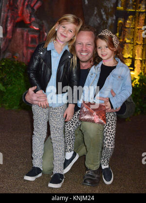 Ian Ziering, Mia Loren Ziering und Penna Mae Ziering 229 besucht die Premiere von Columbia Pictures'' Jumanji: Willkommen im Dschungel" am 11. Dezember 2017 in Los Angeles, Kalifornien Stockfoto