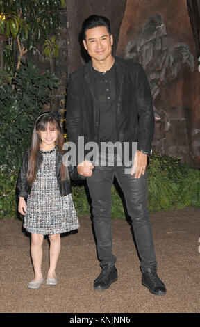 Los Angeles, Kalifornien, USA. 11 Dez, 2017. Dezember 11 2017 - Los Angeles, Kalifornien, USA - Schauspieler Mario Lopez bei ''Jumanji: Willkommen im Dschungel'' Premiere gehalten an der TCL Chinese Theater, Hollywood, CA. Credit: Paul Fenton/ZUMA Draht/Alamy leben Nachrichten Stockfoto