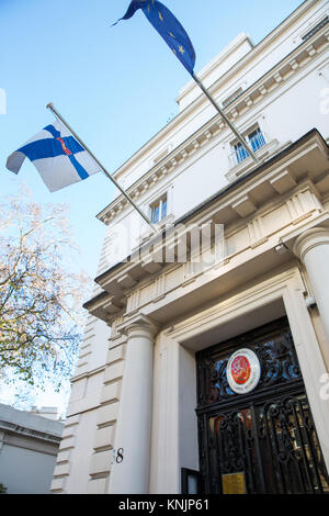 London, Großbritannien. 12. Dezember, 2017. Der Eingang zur Botschaft von Finnland. Credit: Mark Kerrison/Alamy leben Nachrichten Stockfoto