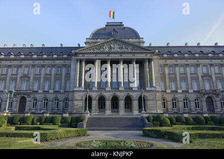 Der Haupteingang des Royal Palace (Palais Royal) auf rü Bréderode in der belgischen Hauptstadt Brüssel, dargestellt am 25.06.2017. Der Königliche Palast im Zentrum der Stadt ist die offizielle Palast des Königs der Belgier, und bis zum Tod von Königin Astrid im Jahr 1935 wurde als Residenz der königlichen Familie verwendet werden. Danach werden die dann - König Leopold III. zog in das Schloss von Laeken, wo die königliche Familie leben bis zu diesem Tag. Heute ist das Palais Royal ist das Büro des Königs und die Residenz der Fürsten. Der Palast beherbergt auch ein Museum mit einer Sammlung über die Königliche Belgische Dynastie. - Keine KABEL SERV Stockfoto