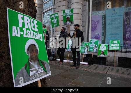 London, Großbritannien. 12 Dez, 2017. Die Anhänger der islamischen Menschenrechtskommission Protest außerhalb der Nigerianischen hohe Kommission fordern die Freilassung aus der Haft von Scheich Ibrahim Zakzaky, die schiitischen Moslems der Kleriker, der Staatschefs Nigerias islamische Bewegung (IMN). Zakzaky hat in der Haft seit Dezember 2015. Credit: Mark Kerrison/Alamy leben Nachrichten Stockfoto