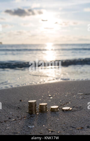 Bild von vier Pfähle British Pound Münzen. UK Geld, neue Pfund in ein warmes Licht. Stockfoto