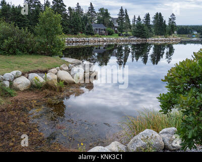 Bucht am Highway 333 in der Nähe von Peggy's Cove, Nova Scotia, Kanada. Stockfoto