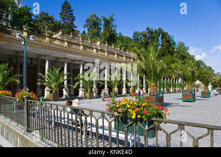 Mühlenkolonnade (Mlynska kolonada) (Josef Zítek, 1871-1881, der neue Stil der Renaissance Gebäude, 124 Spalten), Karlovy Vary, Tschechische Republik Stockfoto