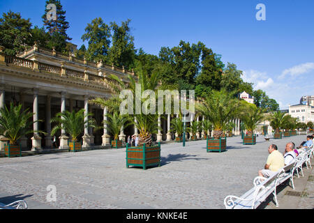 Mühlenkolonnade (Mlynska kolonada) (Josef Zítek, 1871-1881, der neue Stil der Renaissance Gebäude, 124 Spalten), Karlovy Vary, Tschechische Republik Stockfoto