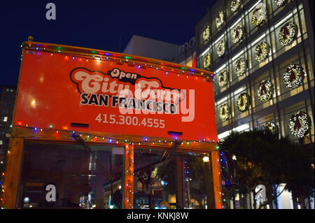 Eine Open City Tour Doppeldecker am Union Square, San Francisco CA Stockfoto