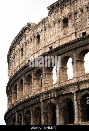 Die alten und berühmten Kolosseum in Rom, Italien, eines der beliebtesten Reiseziele der Welt Stockfoto