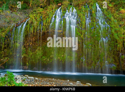 Wasserfall in den Bergen im nördlichen Kalifornien Stockfoto