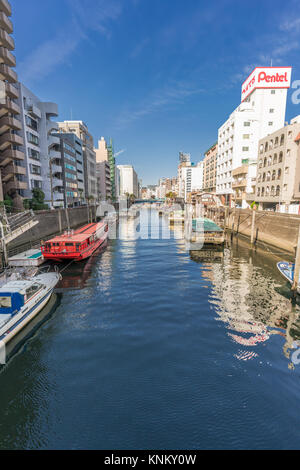 Weitwinkelansicht Kanda (Fluss Kandagawa) und Asakusa Brücke (asakusabashi) auf der Rückseite von Yanagi Brücke (yanagibashi) Stockfoto