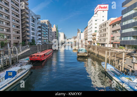 Weitwinkelansicht Kanda (Fluss Kandagawa) und Asakusa Brücke (asakusabashi) auf der Rückseite von Yanagi Brücke (yanagibashi) Stockfoto