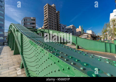 Weitwinkelansicht Kanda (Fluss Kandagawa) und Asakusa Brücke (asakusabashi) auf der Rückseite von Yanagi Brücke (yanagibashi) Stockfoto