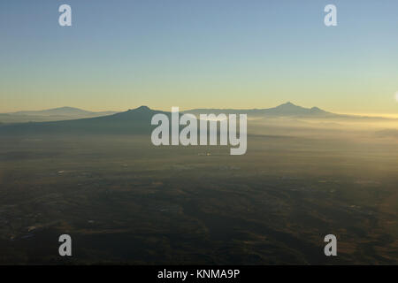 Malinche und Citlaltépetl, Blick vom Gipfel des Iztaccíhuatl, Mexiko Stockfoto