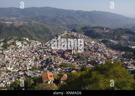 Santa Prisa Kirche und Stadt, Taxco, Ansicht von Christus Statue, Mexiko Stockfoto