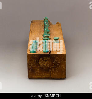 Game Box für Taia und seine Familie, Periode: Neues Königreich, Dynastie 18, Herrschaft von Thutmose IV–Amenhotep III, ca. 1550-1295 v. Chr., aus Ägypten, Mittel: Holz Stockfoto