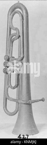 Ein Basssaxhorn in es-Dur, ein Blasinstrument, das in Ensembles des 19. Jahrhunderts verwendet wird und Teil der Sammlung des Metropolitan Museum of Art ist. Stockfoto